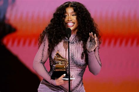 Does SZA Write Her Own Music: A Delve into the Creative Process